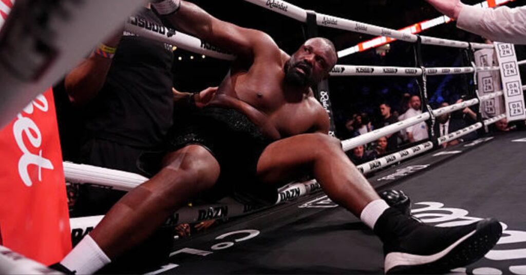 Deontay Wilder verslaat Derek Chisora in chaotisch gevecht